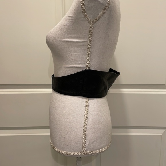 Monique Lhuillier Curved Black Belt main image 5